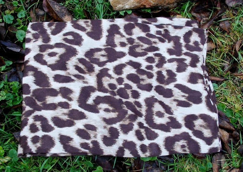 Šatka smotanová krémová hnedá čierna leopardí vzor