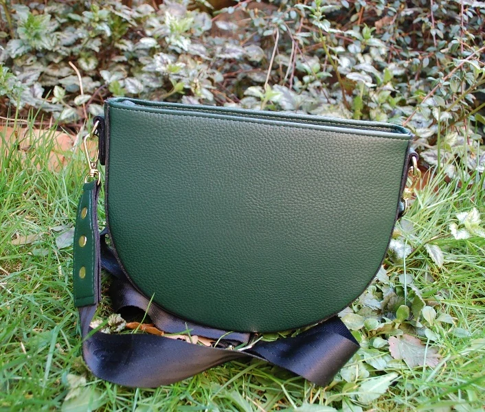 Kabelka smaragdová zelená crossbody zlaté kovanie LAURA BIAGGI