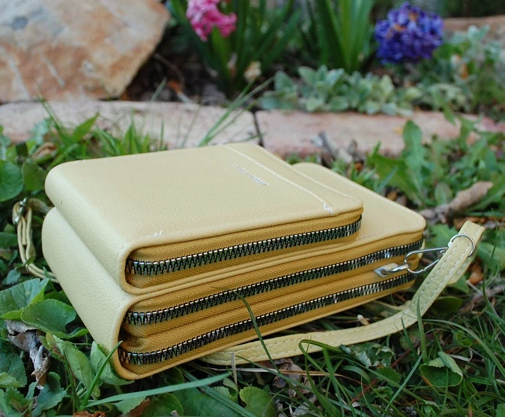 Kabelka žltá na mobil dlhé ramienko 