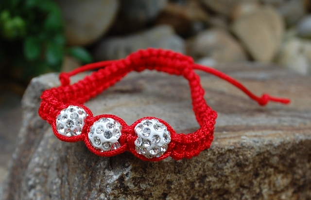 Náramok červený guličky brúsené sklo 