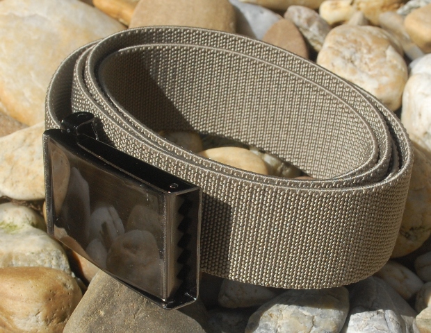 Opasok unisex béžový army látkový pružný šedé kovanie