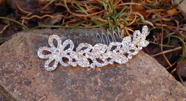 Ozdobná strieborná spona hrebeň brúsené sklo kvietok