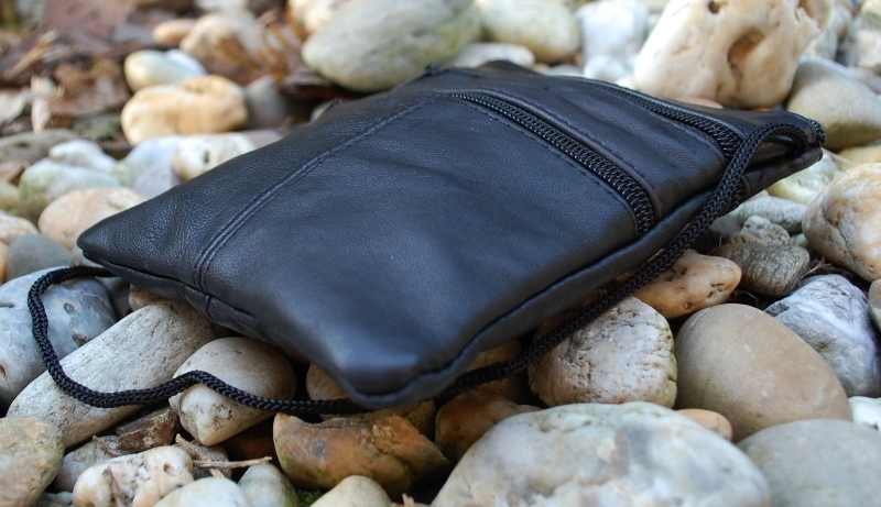  Pánska čierna taška malá na doklady koža