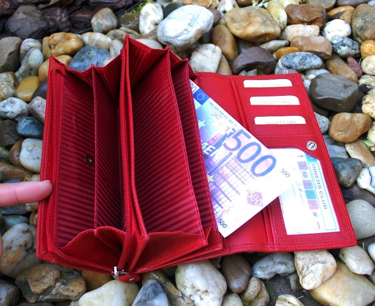 Dámska červená peňaženka koža matná zipsy Roberto