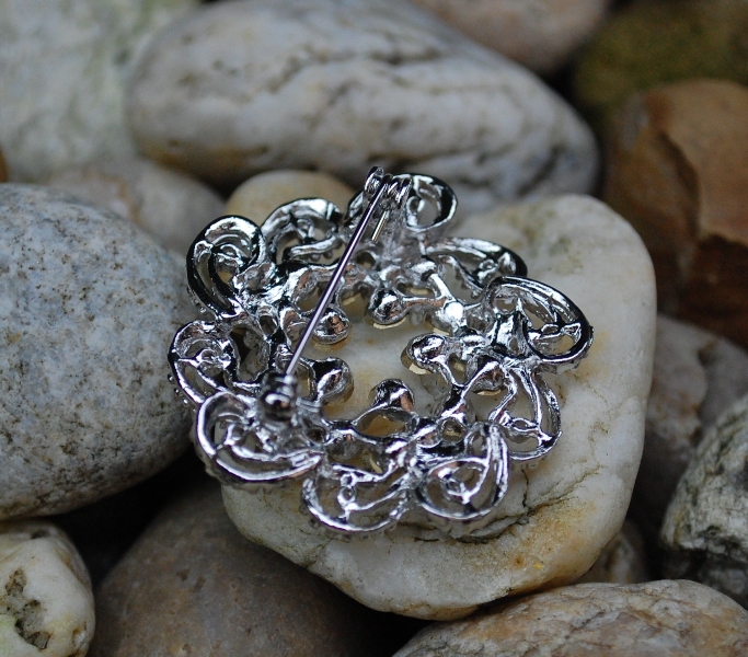 Brošňa strieborná kvet brúsené sklo multicolor 