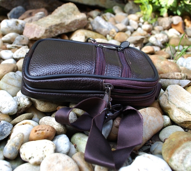 Pánska hnedá tmavá matná kožená taška na opasok