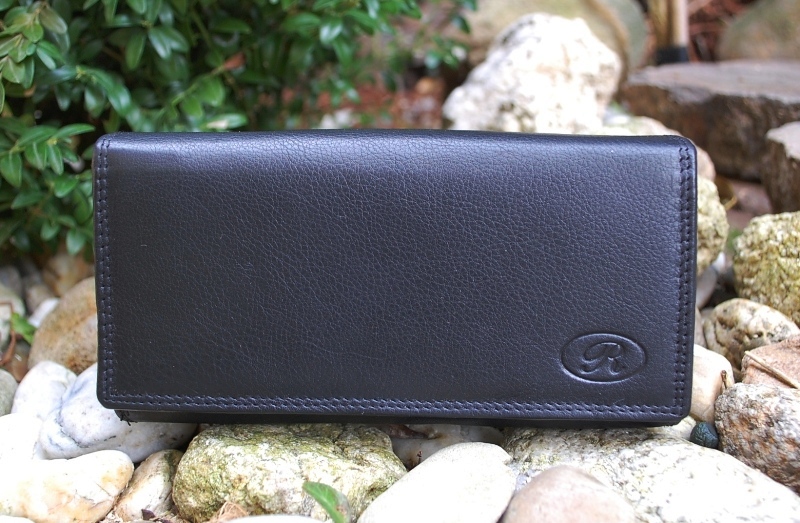 Dámska peňaženka čierna kožená oddelenie na karty 