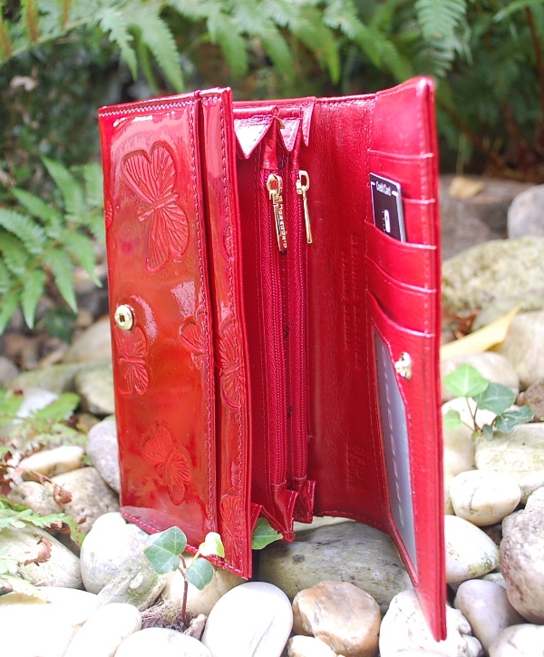 Dámska červená peňaženka s motýľmi lakovaná GREGORIO 