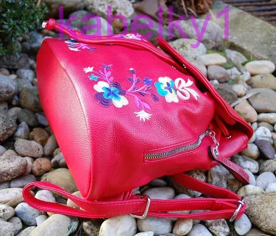 Batoh červený ružová mint modrá fialová vyšívka