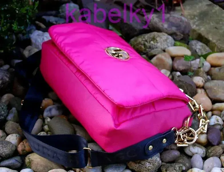 Kabelka ružová štepovaná zlatá reťaz Laura Biaggi