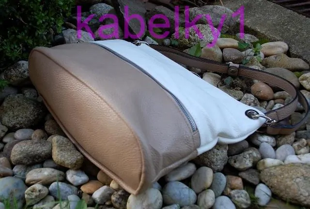 Kabelka bielo krémová crossbody strieborné kovanie 
