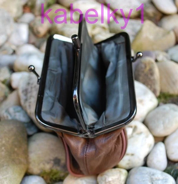 Dámska hnedá tmavá peňaženka veľká na drobné 