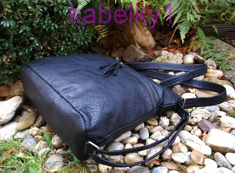 Kabelka čierna crossbody strieborné kovanie ruksak