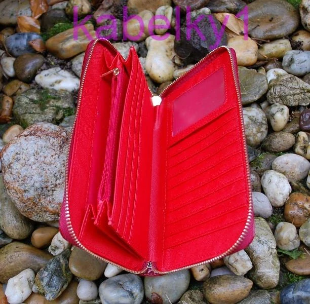 Dámska bordová peňaženka veľká s vtlačeným vzorom