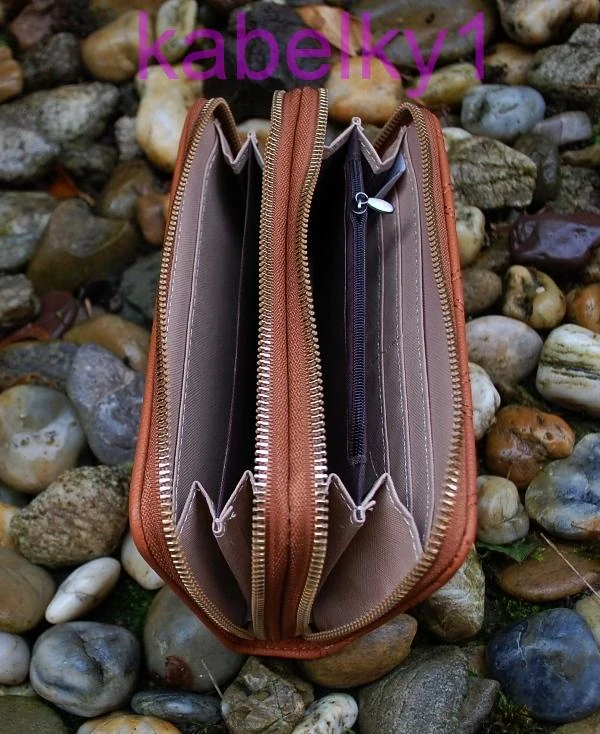 Peňaženka hnedá koňaková matná čierne ozdobné zipsy