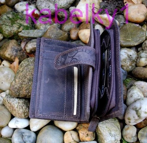 Dámska hnedá tmavá kožená peňaženka s kvetmi