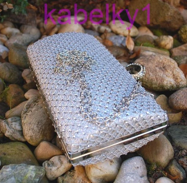 Kabelka strieborná štrasová plesová ozdobné zapínanie