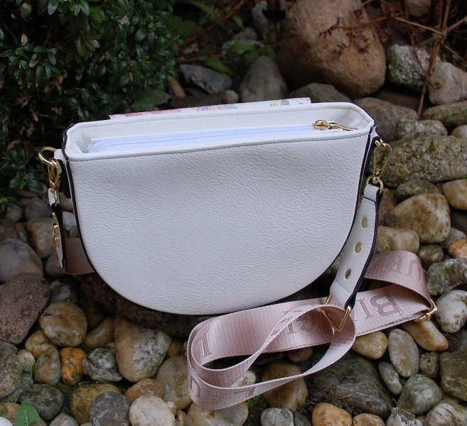 Kabelka biela crossbody ružové kvety modré motýle zlaté kovanie LAURA BIAGGI
