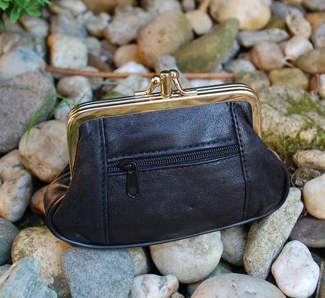 Dámska čierna peňaženka kožená na drobné 