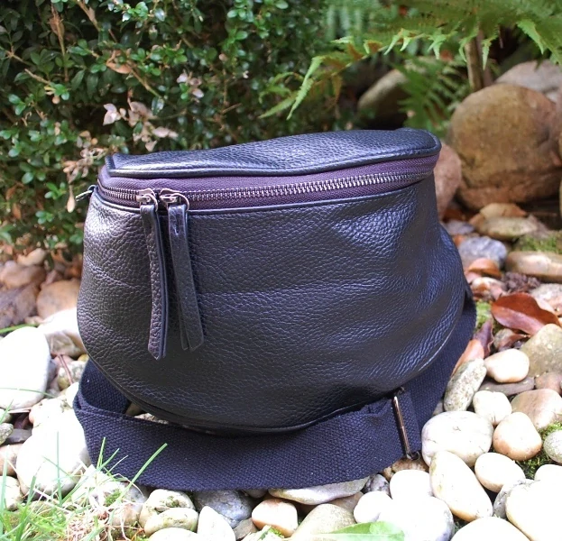 Kabelka čierna matná čierny zips 