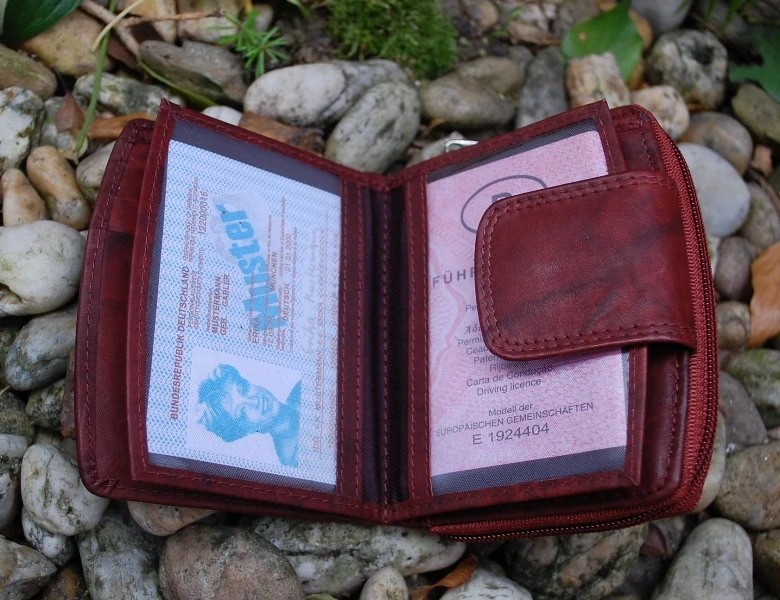 Dámska hnedá peňaženka matná koža preklopka Loranzo