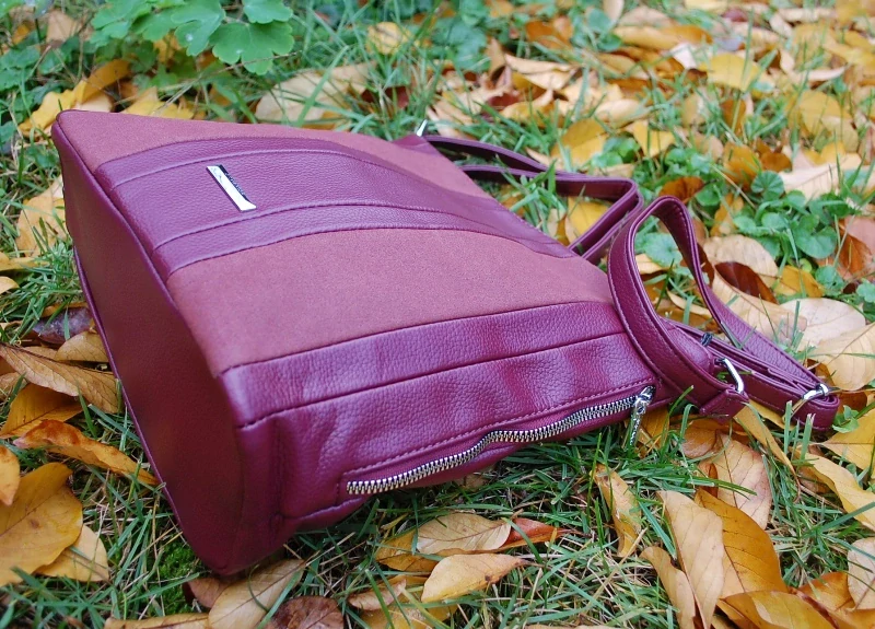 Kabelka bordová tmavá crossbody strieborné kovanie 