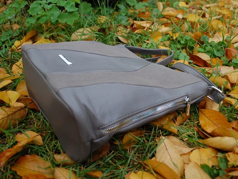 Kabelka šedá crossbody strieborné kovanie 