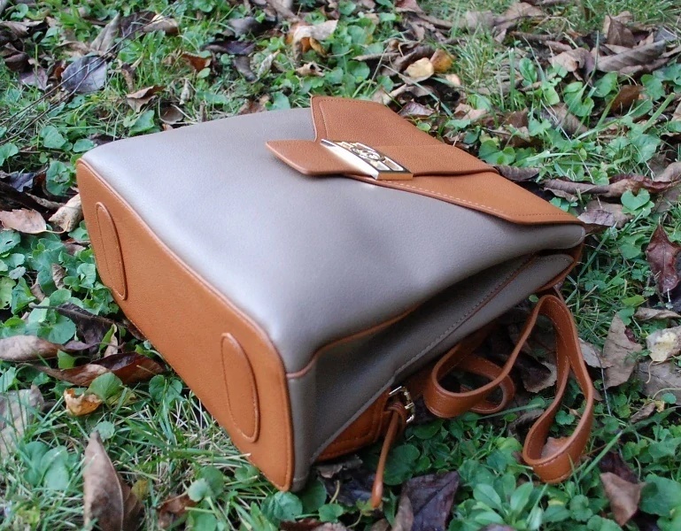 Ruksak hnedo koňakový zlatá ozdobná pracka