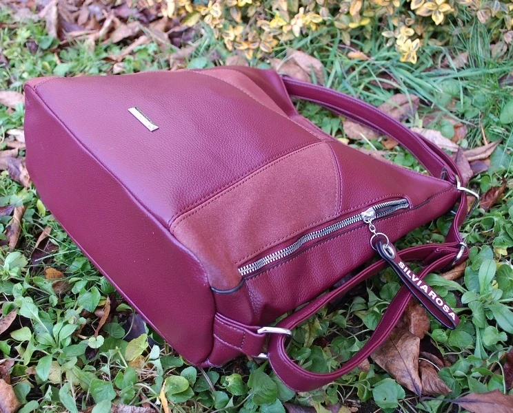 Kabelka batoh bordová crossbody strieborné kovanie 