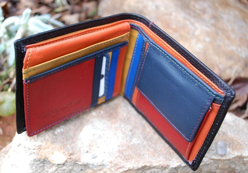 Čierna pánska peňaženka červené modré prešívanie luxusná koža