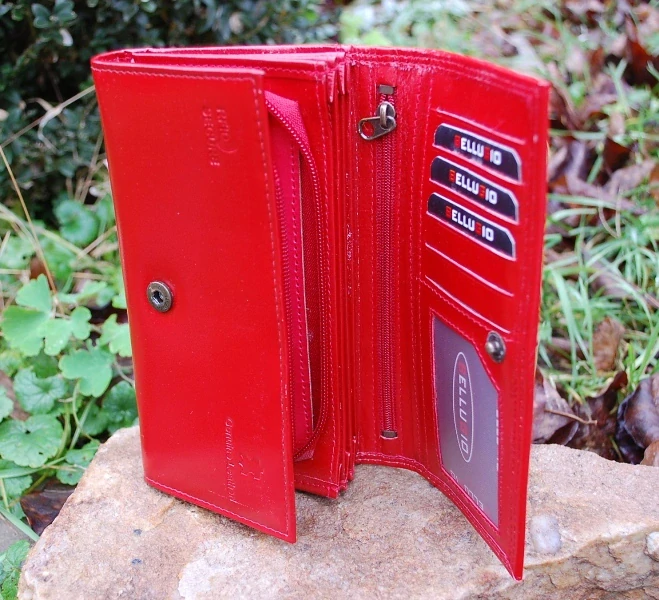 Dámska peňaženka tmavá červená koža nit BELLUGIO