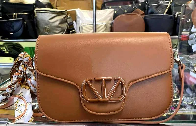 Kabelka hnedá koňaková matná s ozdobnou prackou