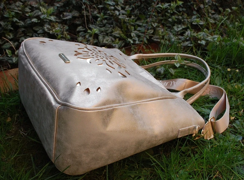 Kabelka zlatá s leskom zlatý kvet dlhé ramienko LAURA BIAGGI Laura Biaggi