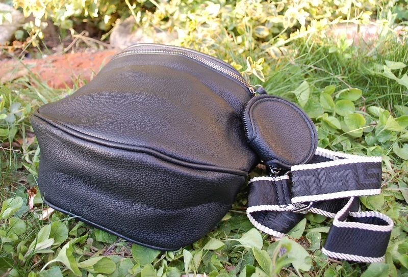 Kabelka čierna matná čierny zips 