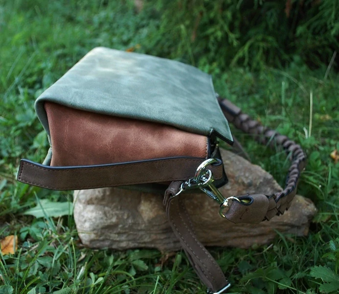 Kabelka zelená hnedá pletená rúčka dlhé ramienko