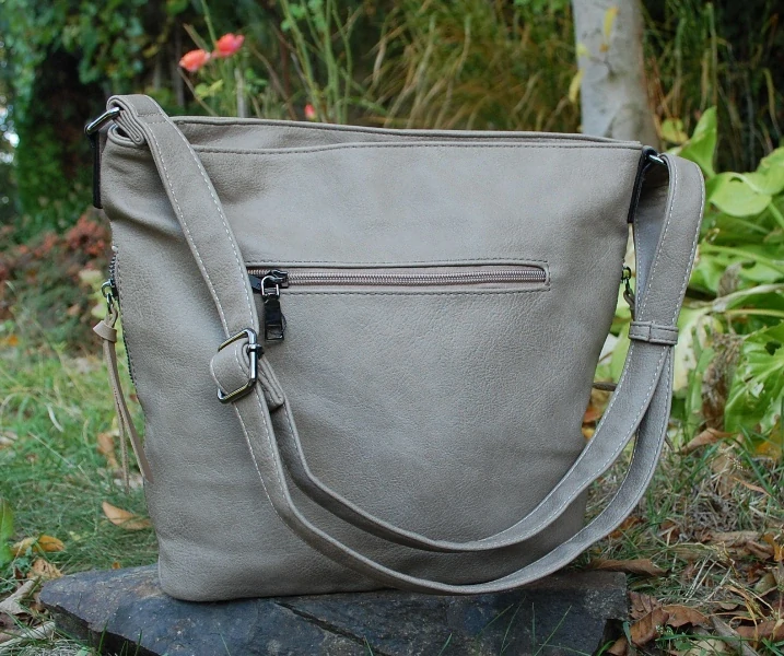 Kabelka hnedá bledá odtieň fango crossbody tmavé kovanie 