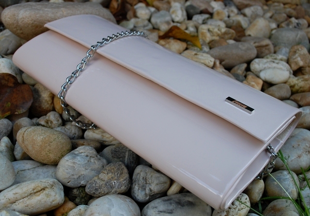 Kabelka púdrová listová lakovaná platnička retiazkové ramienko