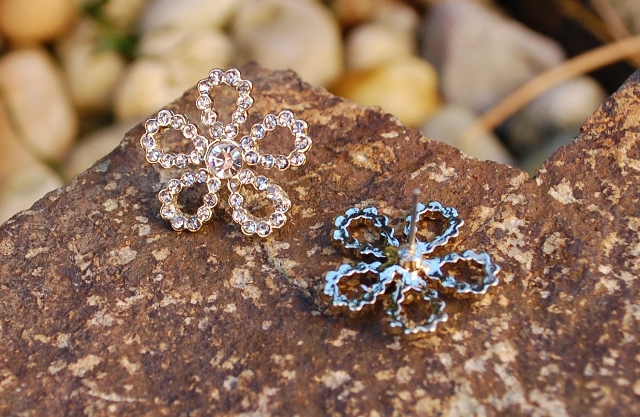 Náušnice zlaté kvietok brúsené sklo