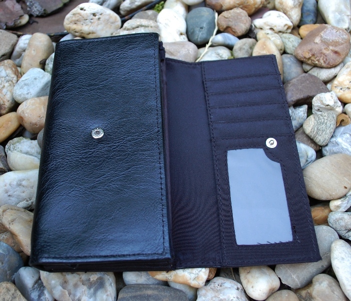  Čierna peňaženka priečinková buksa tmavé kovanie