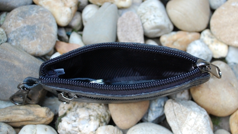 Púzdro čierne na kľúče so zipsom a vreckom