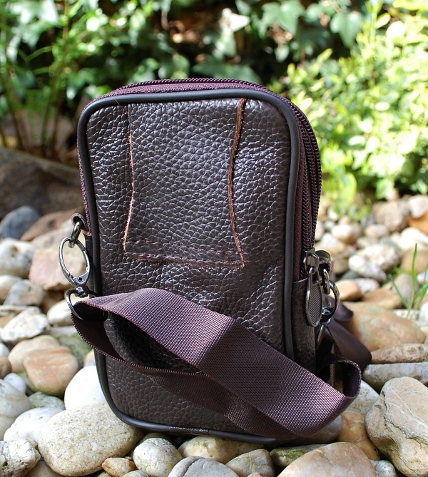 Pánska hnedá tmavá matná kožená taška na opasok