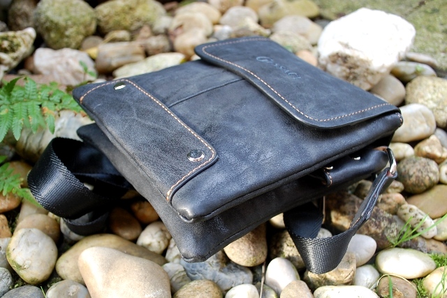 Pánska taška čierna antracitová štepovaná crossbody malá