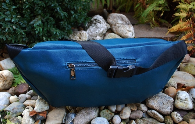 Ľadvinka modrá veľká čierne ramienko