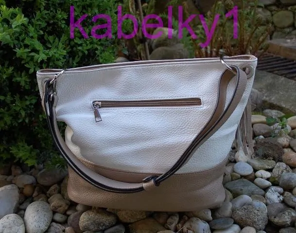 Kabelka bielo krémová crossbody strieborné kovanie 