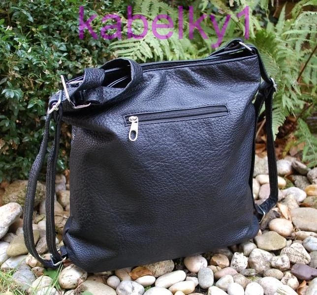 Kabelka čierna crossbody strieborné kovanie ruksak