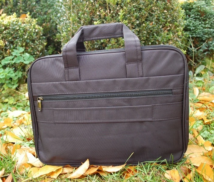 Pánska čierna aktovka kufrík veľká tmavé strieborné logo 