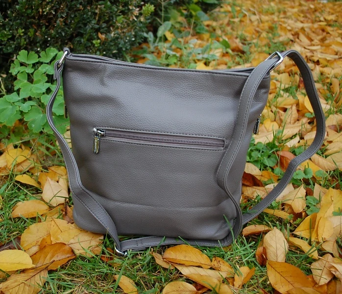 Kabelka šedá crossbody strieborné kovanie 