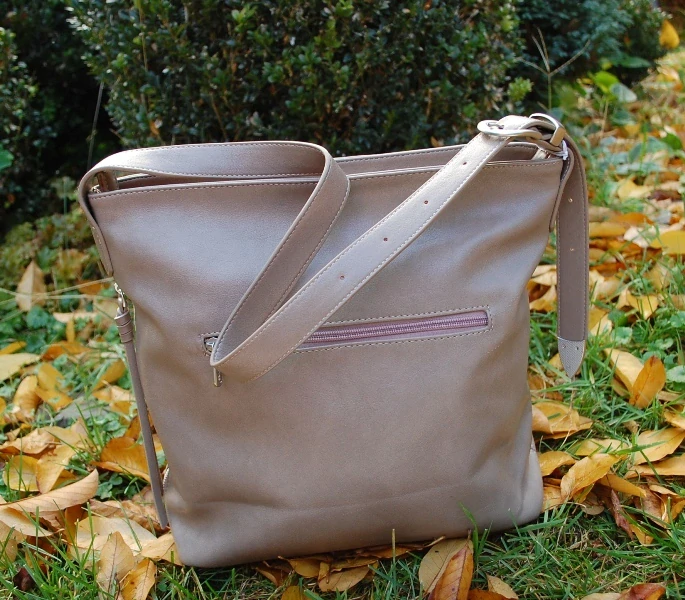 Kabelka hnedá bledá štepovaná David Jones