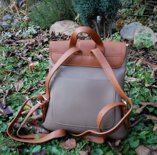 Ruksak hnedo koňakový zlatá ozdobná pracka