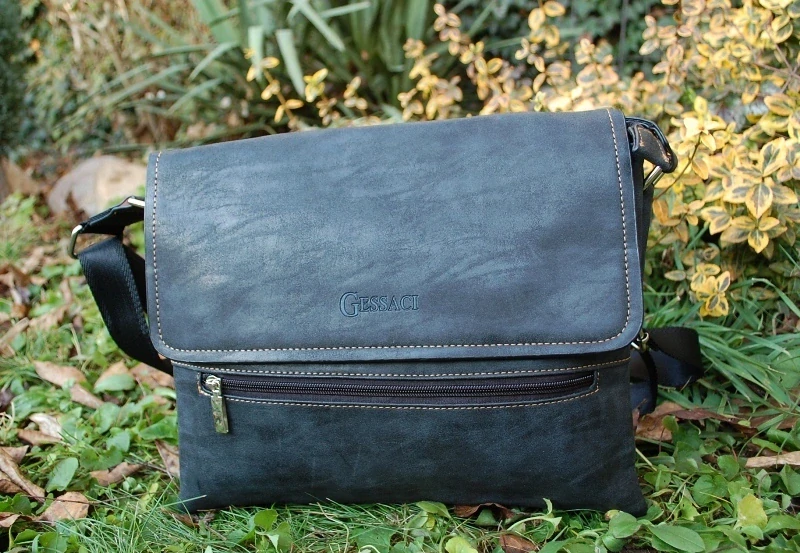 Pánska čierna antracitová matná taška crossbody GESSACI